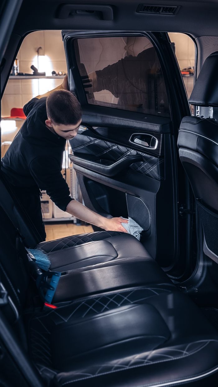 Nettoyage intérieur de portière de voiture – Lerandy Clean Pays de Gex